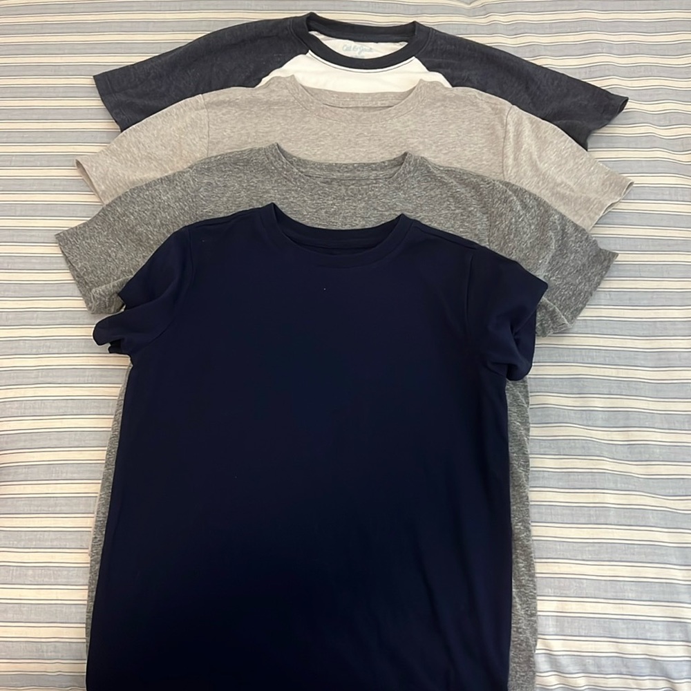 4 CAT & JACK boys tees. Navy, Dark & Light Gray, Navy/White. All M 8/10